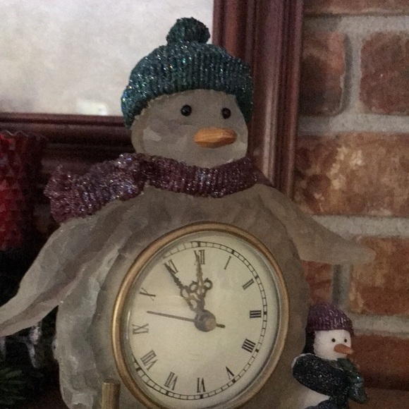 ❤️Rare Penguin Winter Snow Sparkle Limited Collectible Quartz Clock - Picture 9 of 10